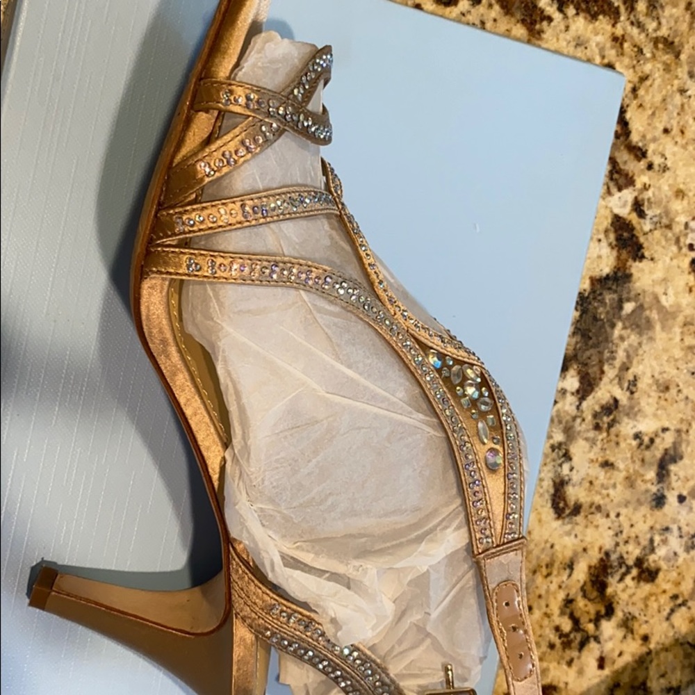 Shoes - Picture 7 of 8